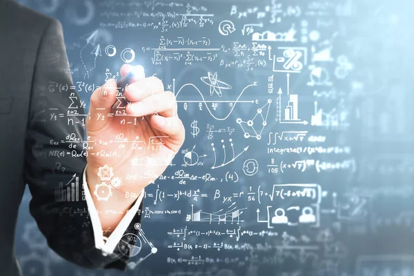 Mannenhand Schrijven Van Wiskundige Formules Onscherpe Achtergrond Wetenschap Onderwijs Concept — Stockfoto