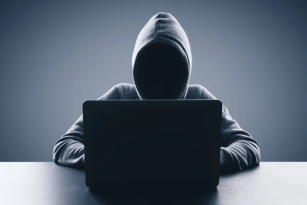 Uomo Con Cappuccio Utilizzando Laptop Sfondo Grigio Concetto Hacker Virus — Foto Stock