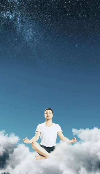 Meditierende Geschäftsleute Abstrakten Sternenhimmel Mit Wolken Traum Und Ruhiges Konzept — Stockfoto