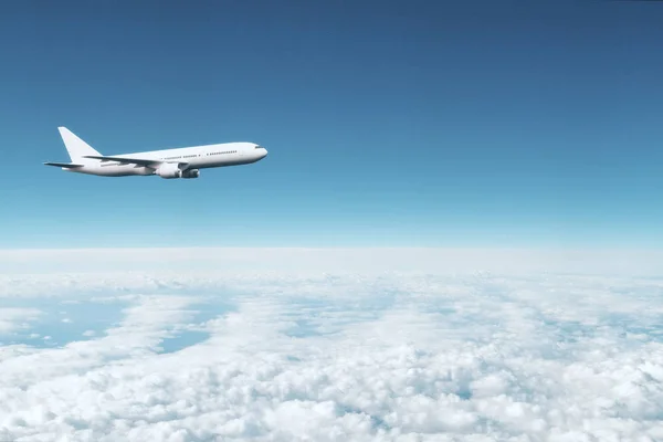 Avión Blanco Volando Sobre Nubes Blancas Cielo Azul Renderizado — Foto de Stock