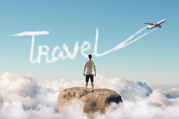 Genç Adam Uçakla Güzel Gökyüzü Arka Plan Üzerinde Uçan Seyir — Stok fotoğraf