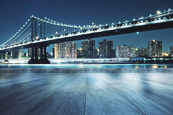 Telhado Concreto Com Bela Noite Vista Fundo Cidade — Fotografia de Stock