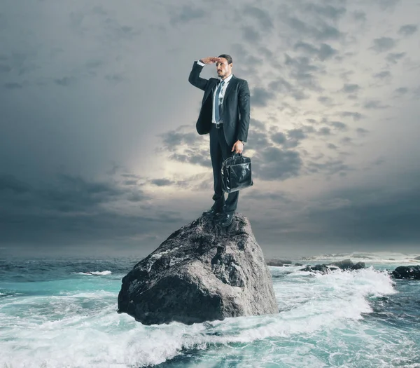 Young Businessman Briefcase Looking Distance While Standing Rock Sky Sea — Stock Photo, Image