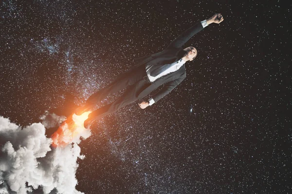 Запуск Молодого Бізнесмена Полум Фоні Зореутворення Космосу Запустити Почати Концепцію — стокове фото