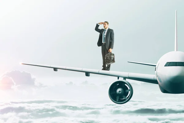 Jovem Homem Negócios Terno Asa Avião Abstrata Fundo Céu Nublado — Fotografia de Stock