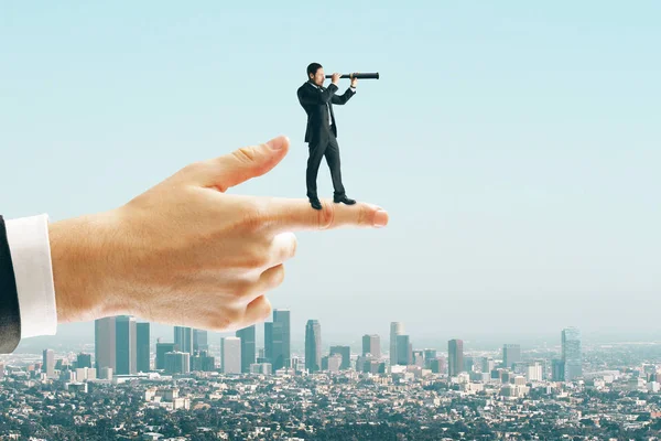 Spion Und Vision Seitenansicht Des Jungen Geschäftsmannes Mit Teleskop Weiß — Stockfoto