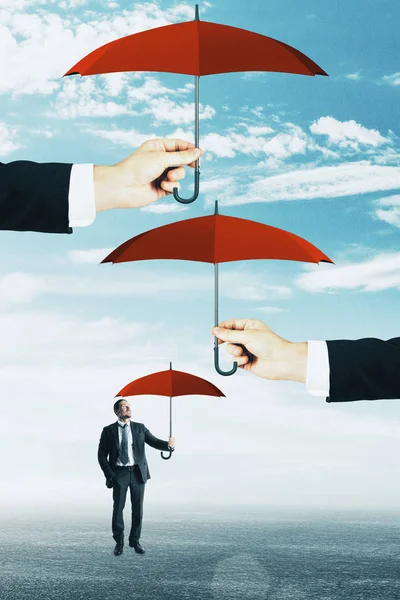 Abstraktes Bild Eines Geschäftsmannes Mit Mehreren Regenschirmen Sicherheits Und Finanzierungskonzept — Stockfoto