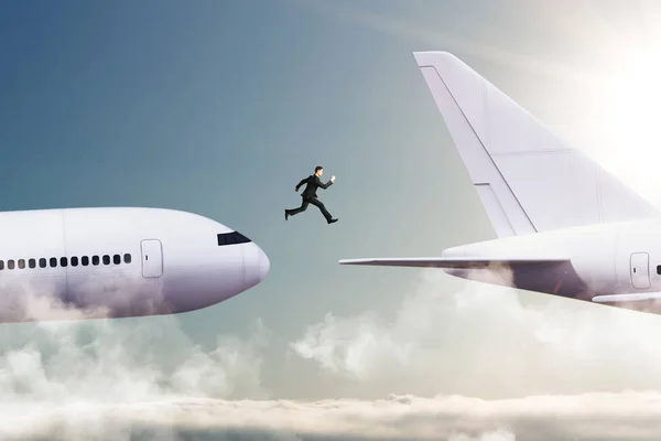 Вид Сбоку Молодого Бизнесмена Прыгающего Самолета Самолет Вызов Концепция Путешествия — стоковое фото