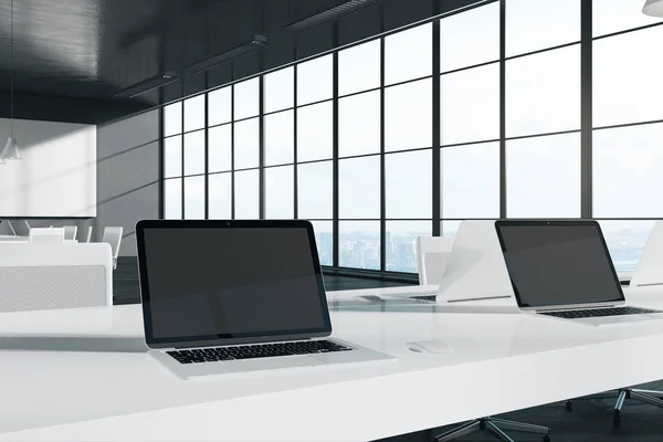 Üres Laptop Kortárs Coworking Iroda Városra Napfény Modell Akár Leképezés — Stock Fotó
