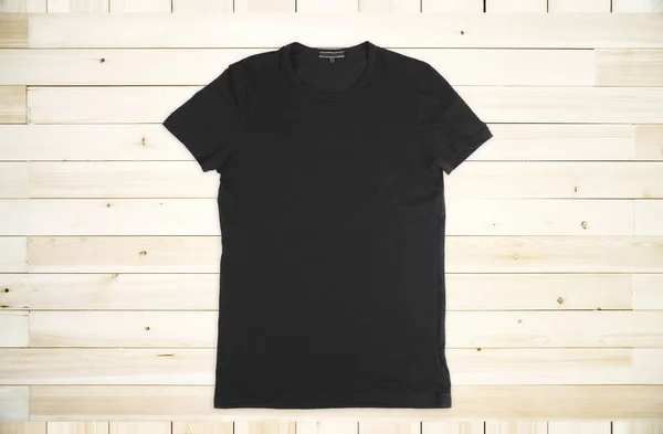 Ahşap Zemin Üzerine Boş Siyah Tişört Kumaş Moda Kavramı Yukarı — Stok fotoğraf