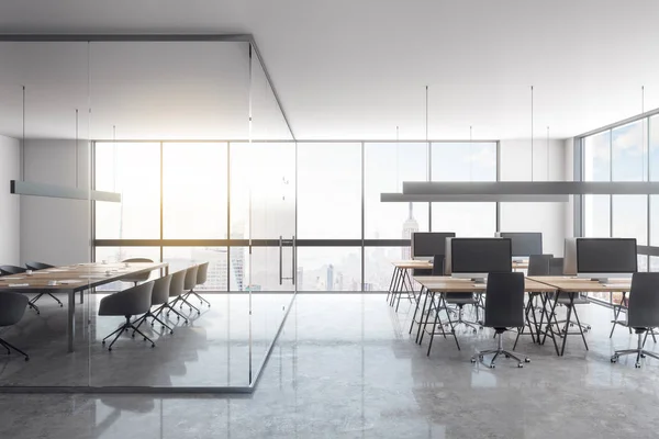 Luxuriöse Büroeinrichtung Aus Glas Mit Panoramischem Stadtblick Möbeln Und Tageslicht — Stockfoto