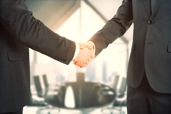 Side View Young Businessmen Shaking Hands Blurry Office Interior Background — Stock Photo, Image