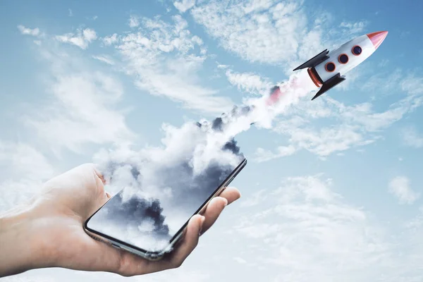 Mano Sosteniendo Teléfono Inteligente Con Cohete Lanzamiento Fondo Del Cielo —  Fotos de Stock