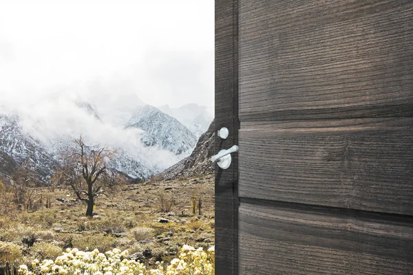 Puerta Madera Abierta Con Vistas Creativas Montaña Concepto Vacaciones Renderizado — Foto de Stock