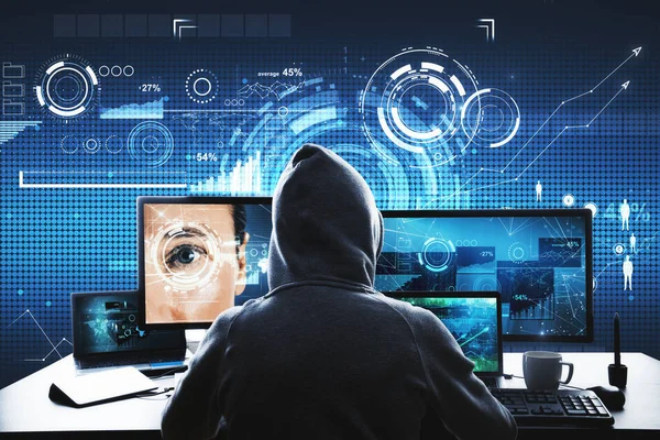 Hacker Meja Menggunakan Komputer Dengan Antarmuka Bercahaya Phishing Face Dan — Stok Foto