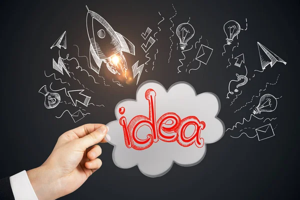 アイデア ビジネス スケッチと暗い背景の雲を持っている手 スタートアップとイノベーションの概念 — ストック写真