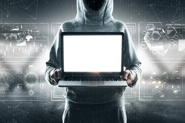 Hacker Mit Leerem Laptop Auf Abstraktem Digitalen Verschwommenen Bürohintergrund Diebstahl — Stockfoto
