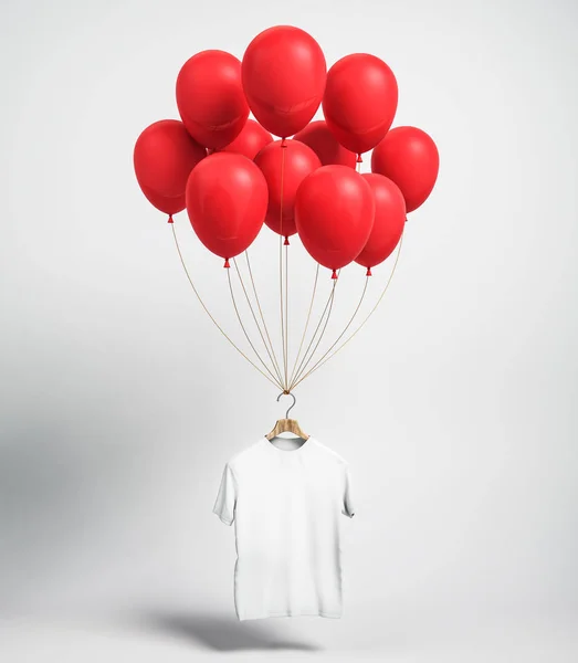 Camisa negra vacía con globos — Foto de Stock