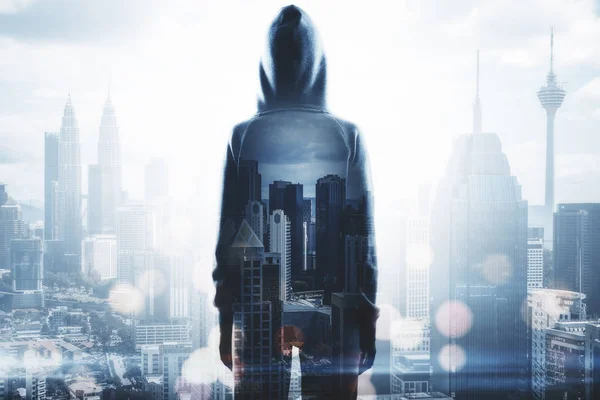 Хакер в місті — стокове фото
