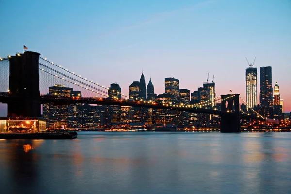 Abenddämmerung New York Skyline — Stockfoto