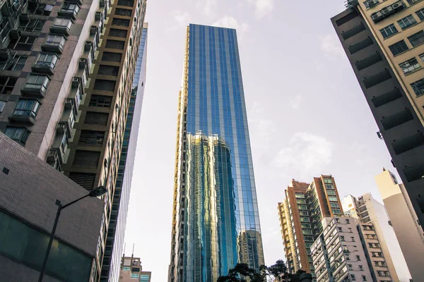 고층 빌딩 아래 보기 — 스톡 사진