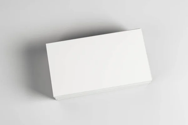 Puste białe wizytówki na stole — Zdjęcie stockowe