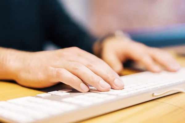 Sideview of male hands using keyboard — Stock Photo, Image
