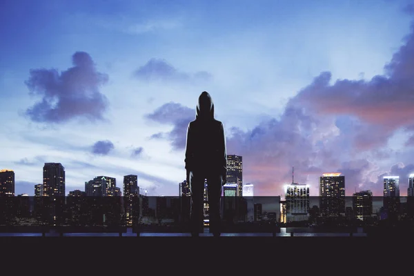 Man in hoodie in Kuala Lumpur — Stockfoto