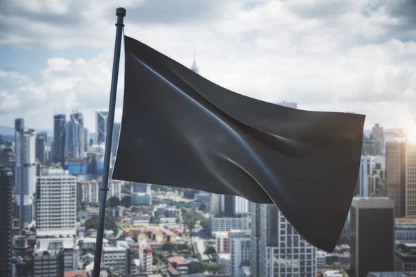 Şehirde boş siyah bayrak — Stok fotoğraf