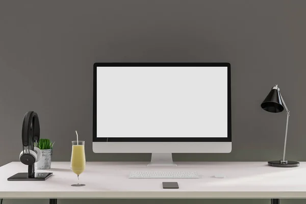 Diseñador de escritorio con computadora blanca —  Fotos de Stock