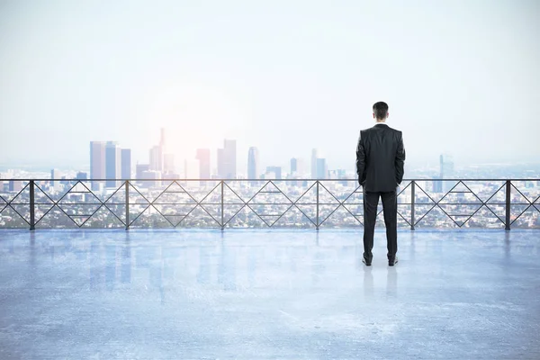 Businessman on rooftop — Stock Photo, Image