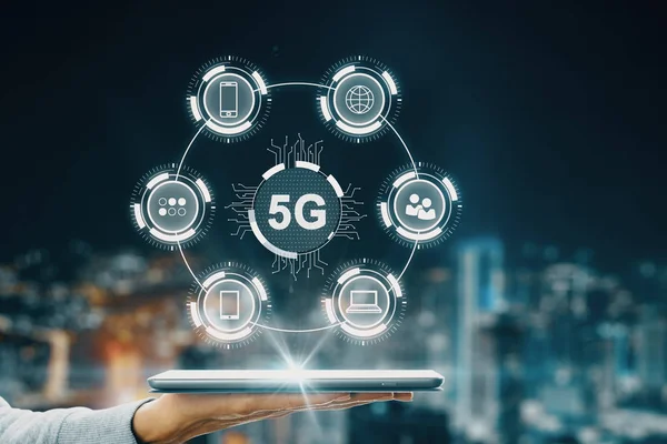 Χέρι με pad και διασύνδεση 5g — Φωτογραφία Αρχείου