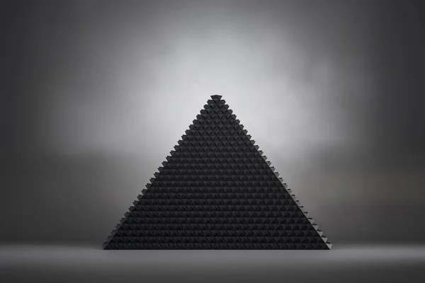 Pyramide noire sur fond gris — Photo