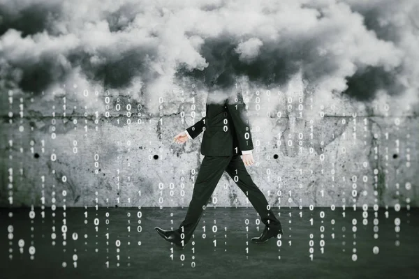 Big data cocnept con l'uomo che cammina sotto le nuvole e i numeri pioggia . — Foto Stock