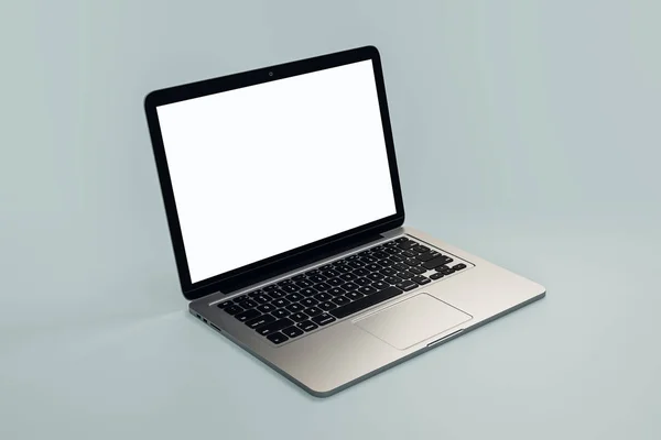 Gros plan de l'écran d'ordinateur portable blanc vide — Photo