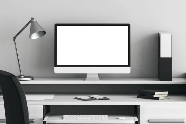 Área de trabalho moderna com laptop branco — Fotografia de Stock