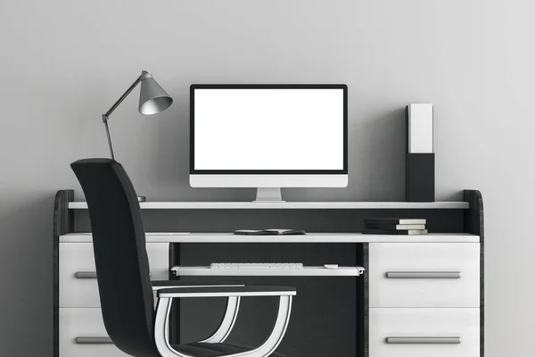 Kreativt arbeidsområde med hvit bærbar datamaskin – stockfoto