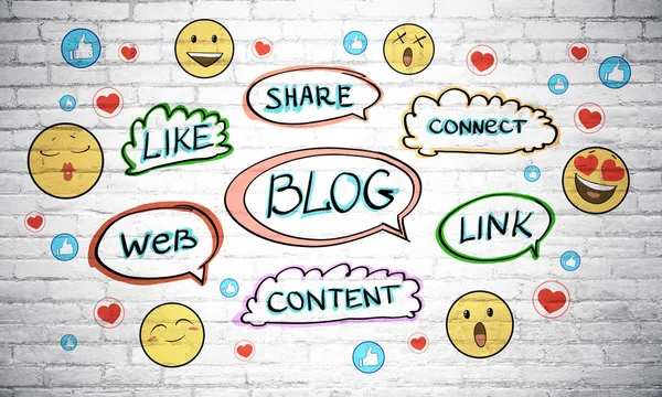 Conceptul de blogging cu cuvinte trase manual și pictograme social media la fundal de perete de cărămidă ușoară . — Fotografie, imagine de stoc