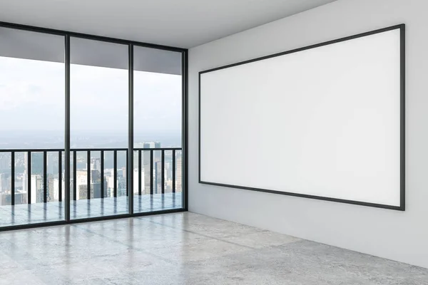 Cartel blanco grande en blanco de la maqueta encima de la pared blanca en pasillo espacioso vacío moderno con vista a la ciudad . — Foto de Stock