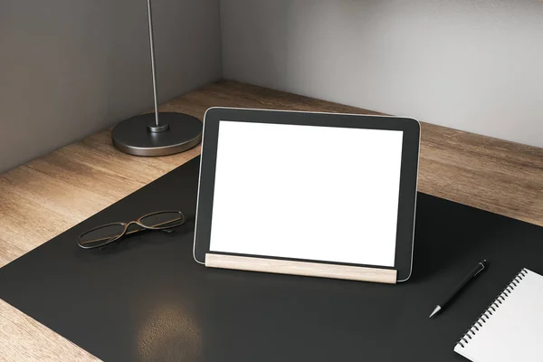 Área de trabalho de designer abstrato com tablet vazio — Fotografia de Stock