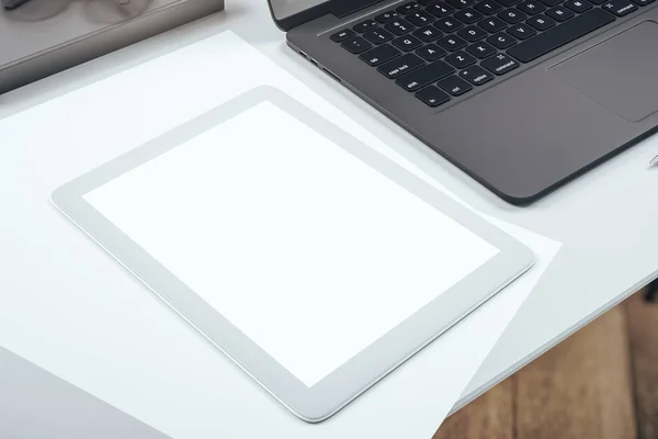 Primer plano del touchpad blanco vacío —  Fotos de Stock