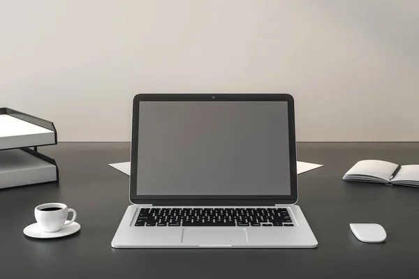 Diseño creativo de escritorio con portátil vacío —  Fotos de Stock