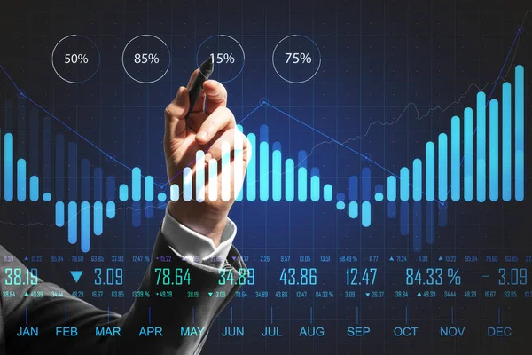 Geschäftsmann Zeichnet Aktiendiagramm Auf Blauem Virtuellem Bildschirm Geschäfts Und Finanzielles — Stockfoto