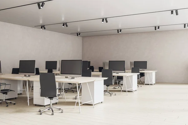 Coworking Kontorsinteriör Med Datorer Bord Och Blank Vägg Begreppet Arbetsplats — Stockfoto