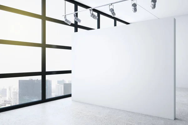 Minimalistisches Galerieinterieur Aus Beton Mit Stadtblick Tageslicht Und Leerer Wand — Stockfoto