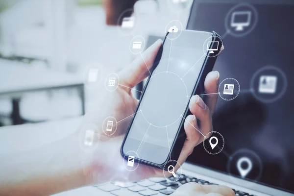 Mano Usando Teléfono Inteligente Con Interfaz Digital Abstracta Concepto Tecnología — Foto de Stock