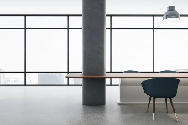 Minimalistisches Interieur Mit Möbeln Und Blick Auf Die Stadt Arbeitsplatz — Stockfoto