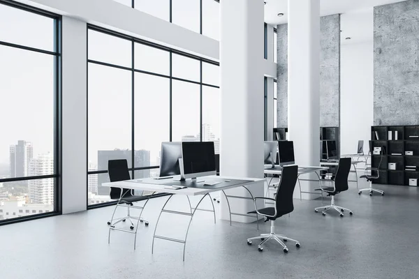 Moderno Interior Oficina Con Vista Ciudad Megápolis Computadoras Mesa Lugar —  Fotos de Stock