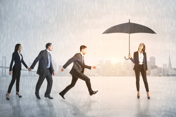 Byznys Lidé Skrývající Před Deštěm Pod Deštníkem Pozadí Města Koncepce — Stock fotografie