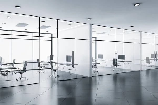 Moderne Coworking Office Hall Med Panoramautsikt Datamaskiner Bordet Glassvegger Arbeidsplass – stockfoto